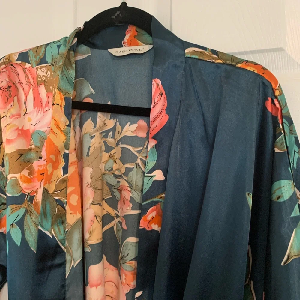 Vibrant Floral Satin Kimono - Picture 4 of 4